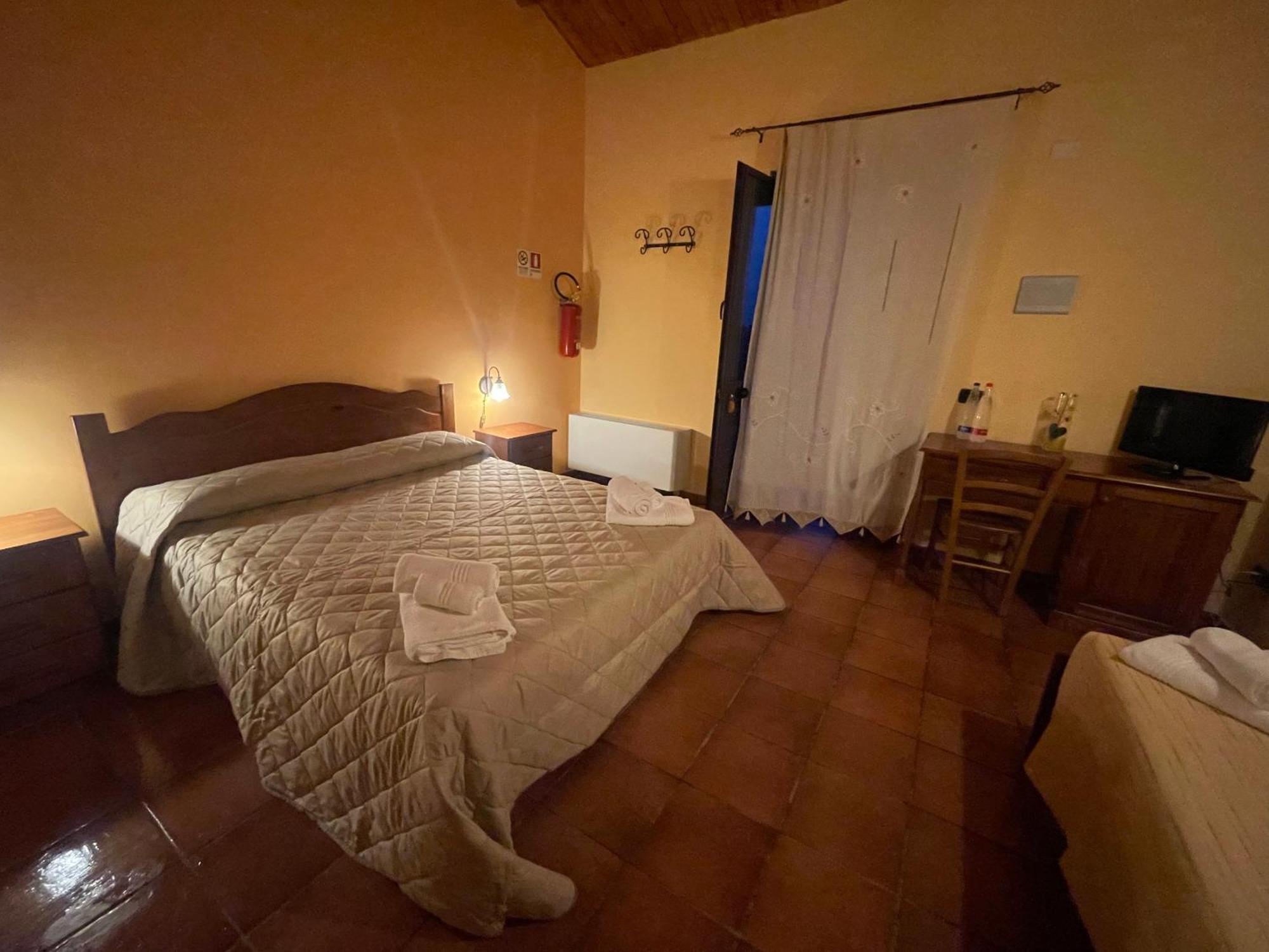 Agriturismo Russa Belladonna كالتاجيروني المظهر الخارجي الصورة